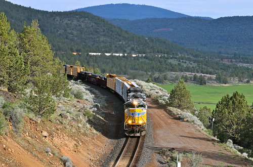 trains railroads unionpacific up blackbuttesubdivision freighttrains dorris california