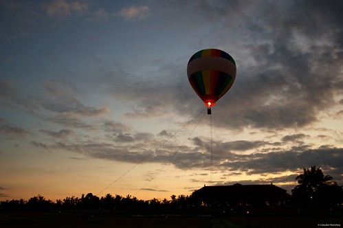ballon hot hotair air hotairballon sunset goldenhour chedi thechedi ubud bali indonesia pentax pentaxk3ii sigma sigma1020 pentaxart clouds sunrise