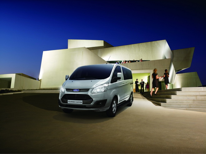 【圖六】歐洲豪華商旅Ford Tourneo Custom福特旅行家享120萬50期0利率、3萬元配件金、4年原廠不限里程延長保固。
