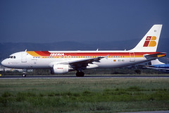 Iberia A320-214 EC-IEI BCN 04/08/2002