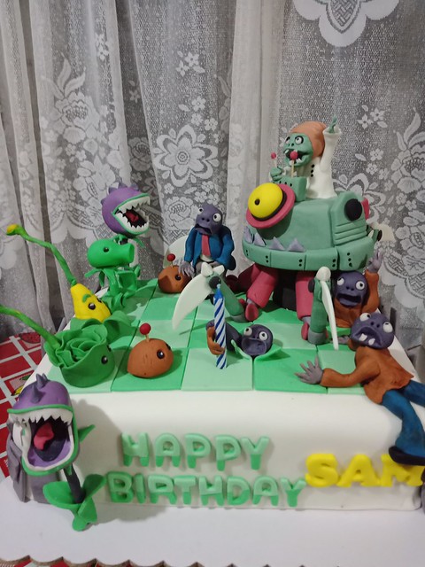 Plant's vs. Dr.Zombos Cake by Sweetdreams by Yanna And Yesha