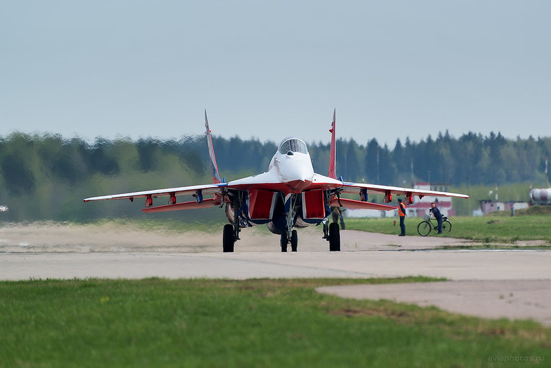 Mikoyan-Gurevich_MiG-29_RF-91925_32blue_Russia-Airforce_010_D808296