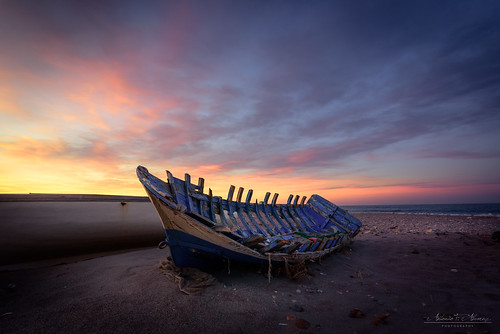 sunrise dawn amanecer barca barco boat beach alquián almería spain españa playa seascape landscape paisaje nikon d750 tamron 1530 15mm