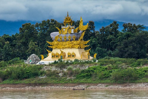 řeka lod laos4 krajina chrám architektura thajsko mekong laos dosvěta huayxai bokeoprovince la