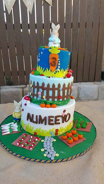 Cake by Aummo's Cuppy-Cakes