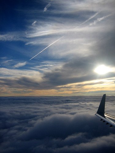 blue sunset sun clouds plane contrail glare flight wing 2006 september contrejour altuwa