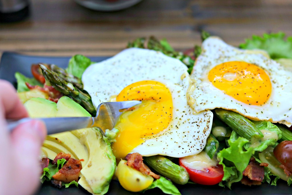 Egg & Asparagus BLT Salad