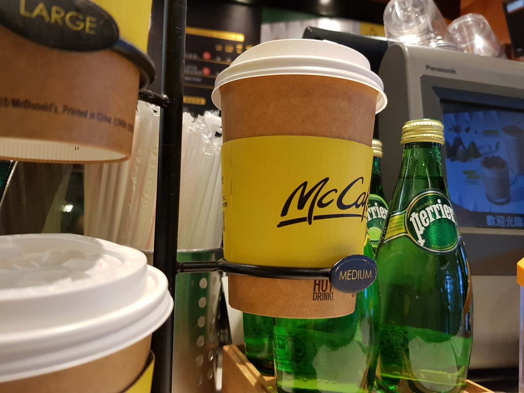 Latte (L) HKD$27 @ 麥當勞 McDonald's at 深水埗釿州街 Shamshuipo YenChow Street