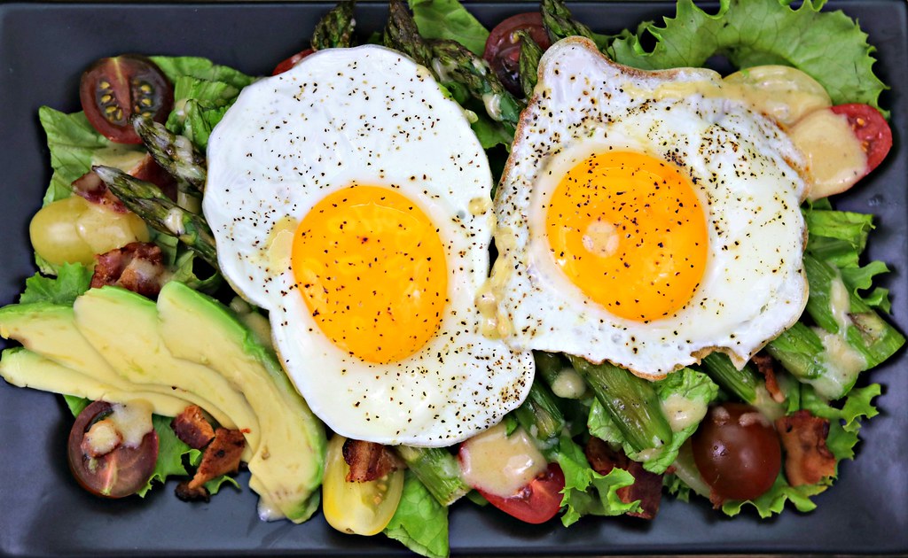 Egg & Asparagus BLT Salad