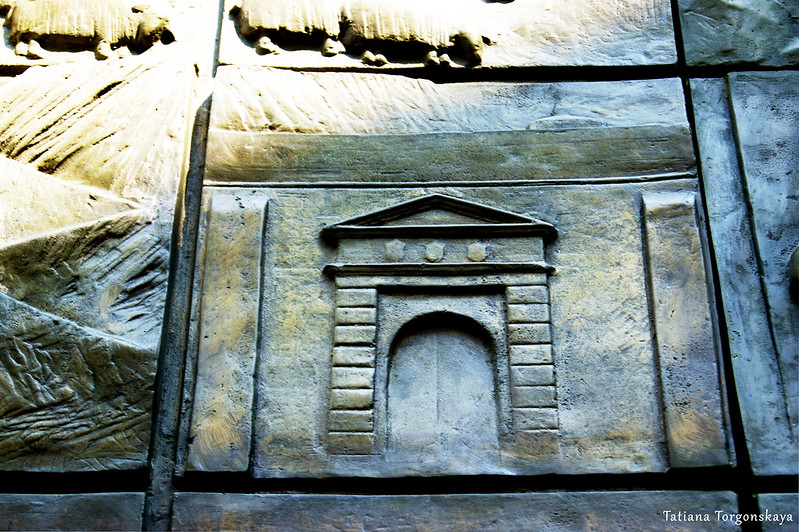 Фрагмент центральных дверей церкви Св. Марии Речной
