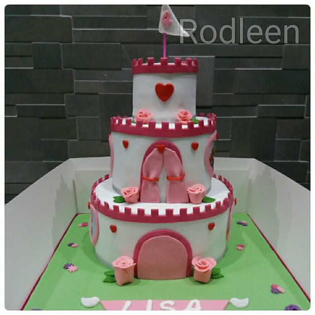 Cake by Rodleen Cakes and Cupcakes