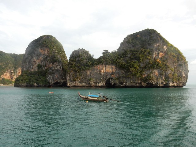 Rumbo a Ao Nang: navegando entre gigantes de roca - TAILANDIA POR LIBRE: TEMPLOS, ISLAS Y PLAYAS (21)