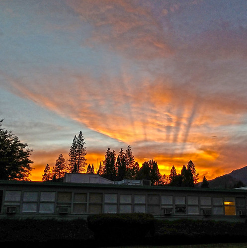 sunset lightbeams light beams weaverville sky clouds