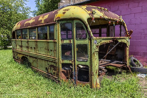 school schoolbus bus abandoned old green grass oklahoma landscape streetphotography photography outdoor