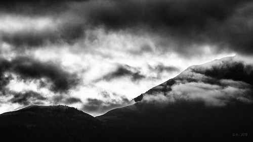alpen anlässe berge em5 fiss licht mzuiko75300 morgenlicht omd urlaub wolken bw clouds monochrome mountains sw österreich tirol at