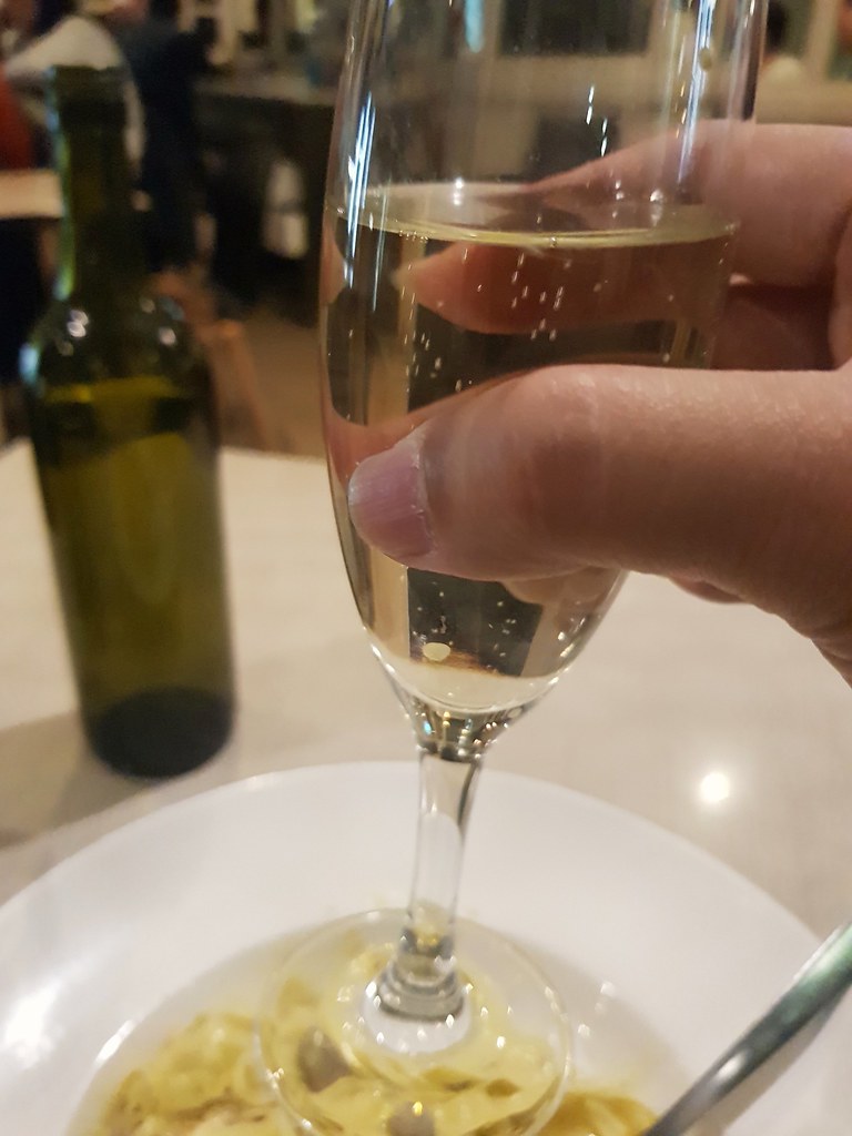 Fettuccine Pollo Funghi $18 & Zilzie Regional Collection Prosecco Sparkling Wine (King Valley VIC) $9.50 @ Rosco's Chevron Cafe Bar at St.Kilda Melbourne Australia