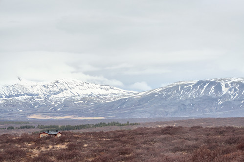 mountain fell hut view landscape sky þingvallavegur frombuswindow is18 iceland ísland pekkanikrus skrubu pni