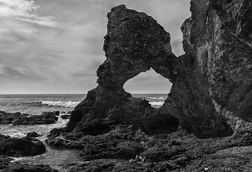 pentax k3 hdpentaxdfa1530mmf28 monochrome blackandwhite coast shoreline seascape rock weathering australiarock narooma