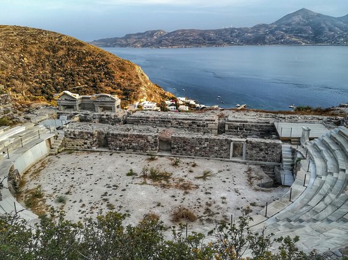 teatro theatre antichità baia sea bay mare collina hill ancienttheatre anticoteatro landscape ocean water beach sky rock
