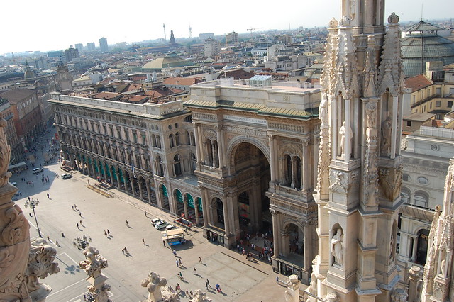 Galleria next to the Duomo