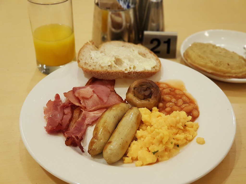 自由早餐 Buffet Breakfast AUD$20 @ Woods Cafe at Parkview Hotel St.Kilda Melbourne Australia