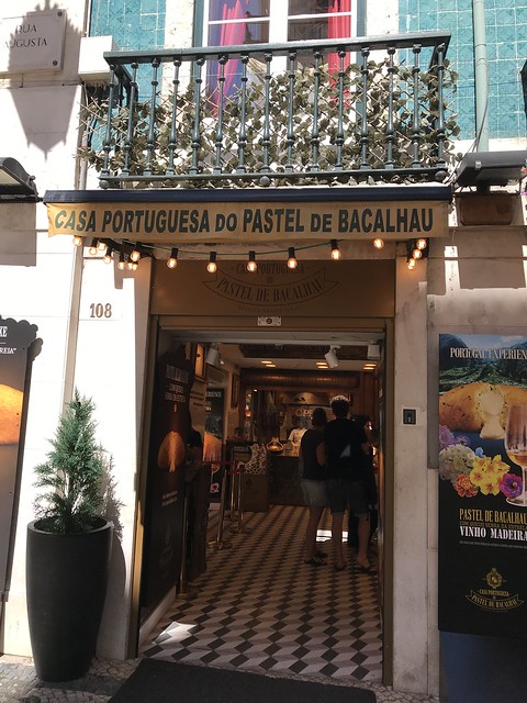 portugal 068 Bacalhau store