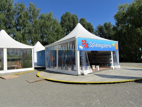 tent for playing Ravensburger games