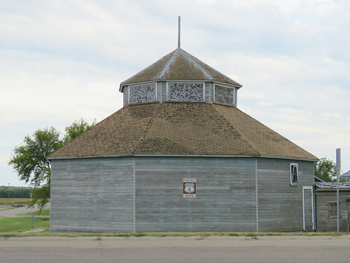 bartley nebraska smalltown architecture barn hexagonalbarn