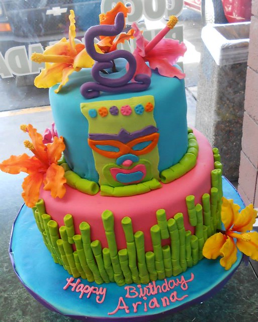 Hawaiian Themed Cake by Pasteleria Azteca