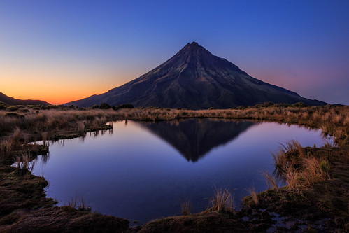 taranaki egmont mtegmont mttaranaki newzeanland sunrise mountain morningreflection bluehour reflection newplymouth