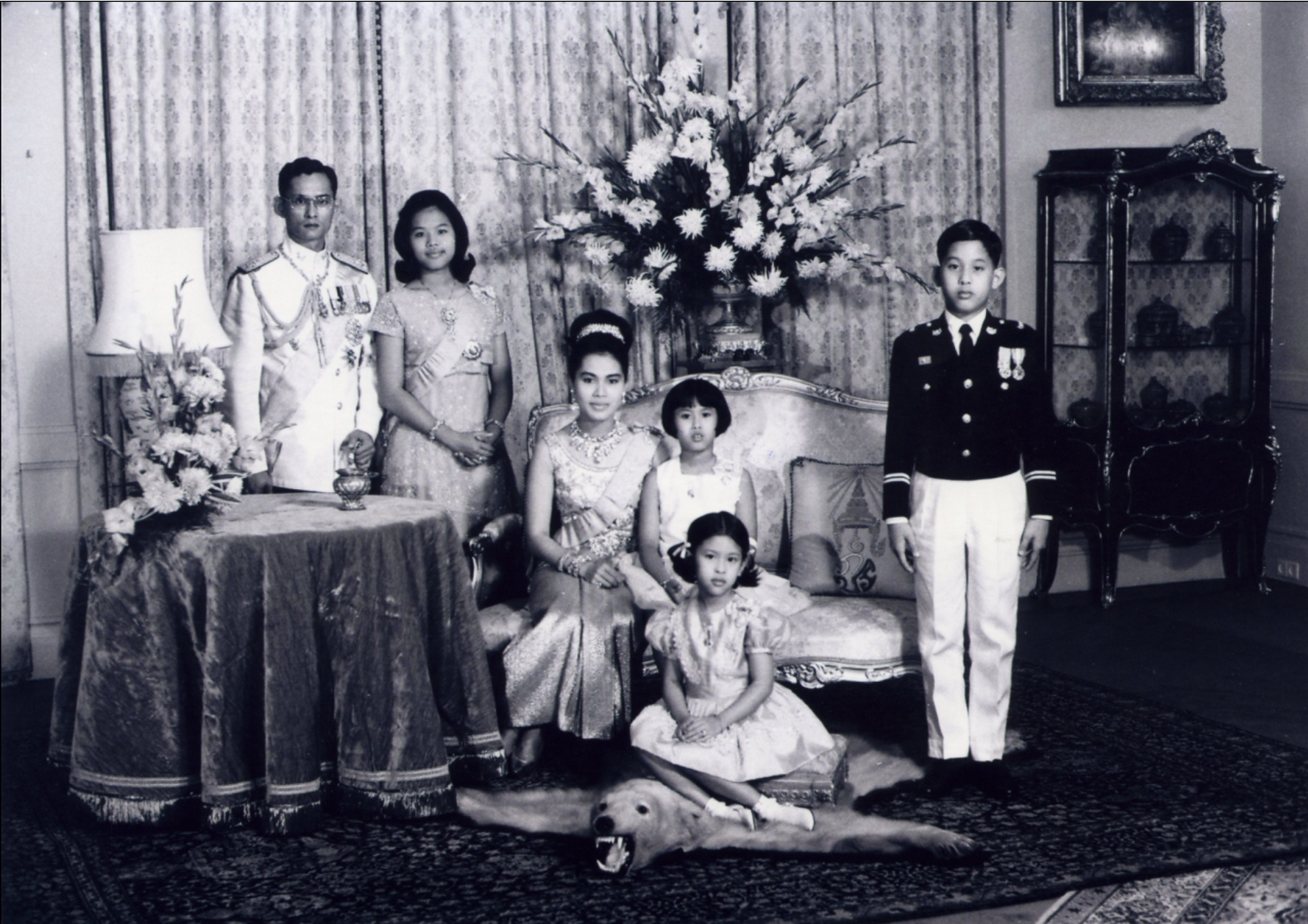 The Royal Family, 1966. Vajiralongkorn stands at far right.