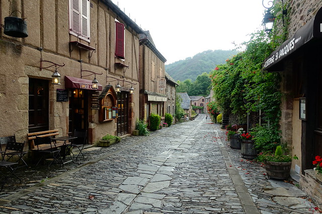4. Aveyron: Bozouls, Conques. - De viaje por Francia: diarios, viajes y excursiones en coche. (35)