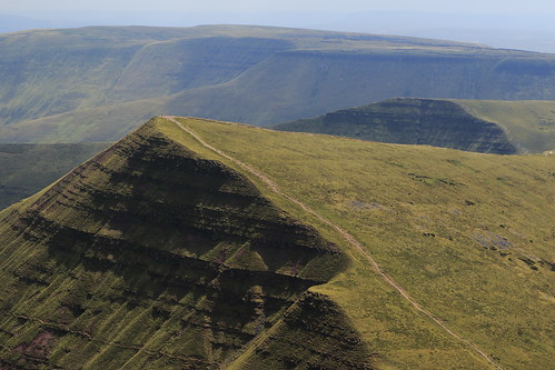 wales breaconbeacons wales2018 penyfan nature landscape hills shadows mountains scenic eos7dmkii avril