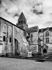 Vue latérale de l'église abbatiale - Photo of Dompierre-sur-Charente