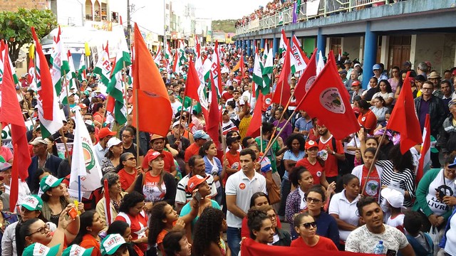 Em Caetés, 5 mil pessoas acompanham a saída da Caravana Contra a Fome