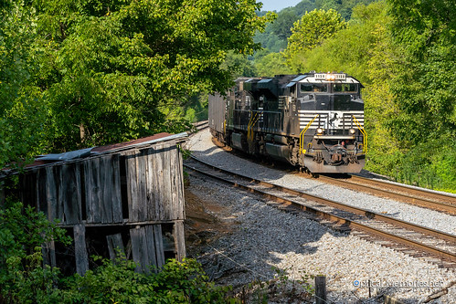 ns norfolksouthern norfolk southern ns825 825 railroad railroads railway railways train trains track tracks old barn rails rail va virginia sykes evening summer locomotive locomotives rural country coal mountains color tree trees shadows shadow