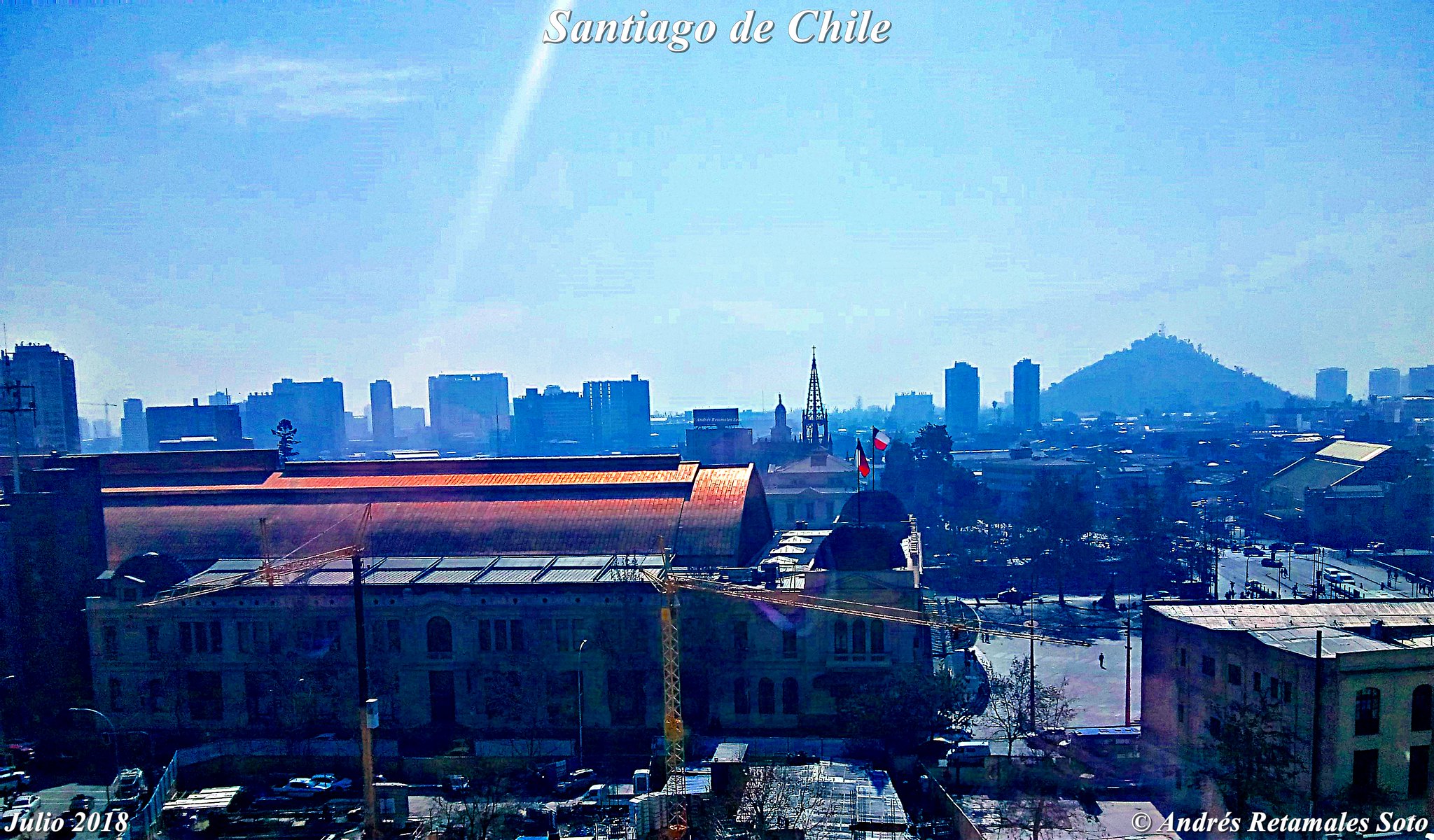 Santiago de Chile, vista de altura desde Morandé hacia el norte, julio 2018