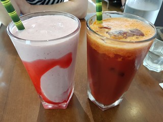 Strawberry & Cream Frappe and Veg Juice at The Green Edge