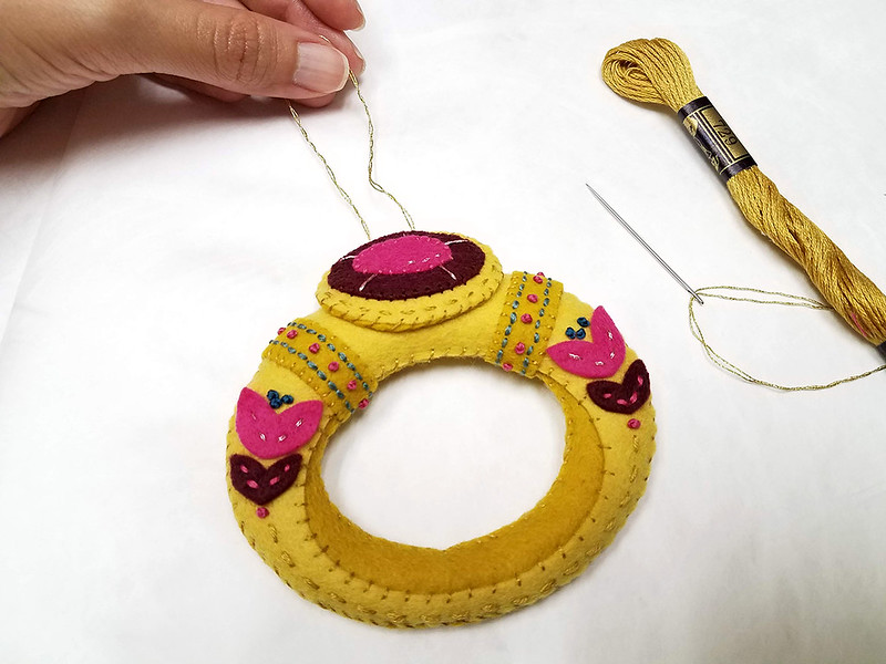 Gold Ring pattern by Larissa Holland as stitched by floresita for Feeling Stitchy