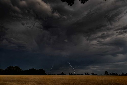 storm lightning clouds sky wheat field trees menacing forboding canonef24mmf14liiusm longexposure landscape ominousclouds langtoft lincolnshire uk