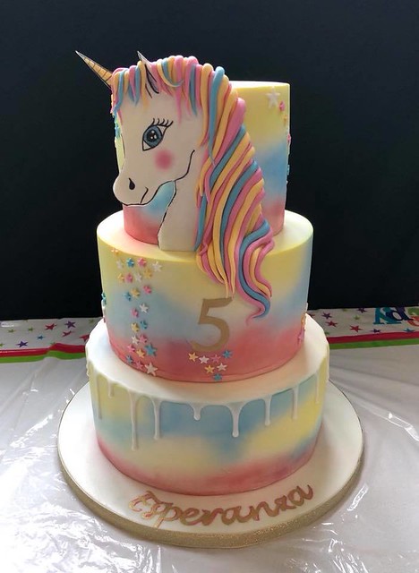 Unicorn Cake by Hanna Willis of Hanna's Cake Creations