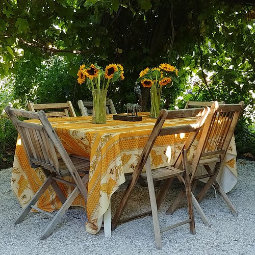 instagram patio arbor wine tablecloth flowers vase farm yellow sunflower picnictable vine