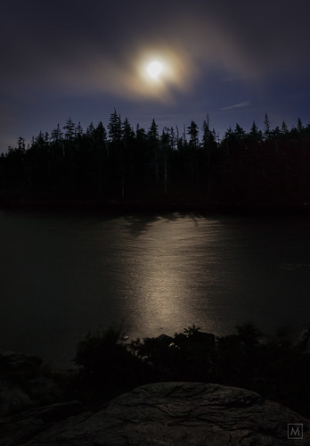 moon night panorama pond stars