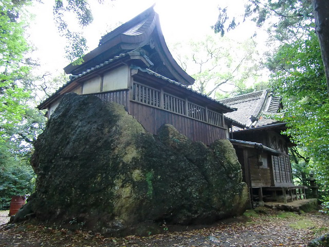 粟島神社の巨石