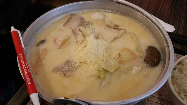 2018-May-20 Pearl Castle Cafe (Metrotown) - cheese milk seafood and pork hot pot