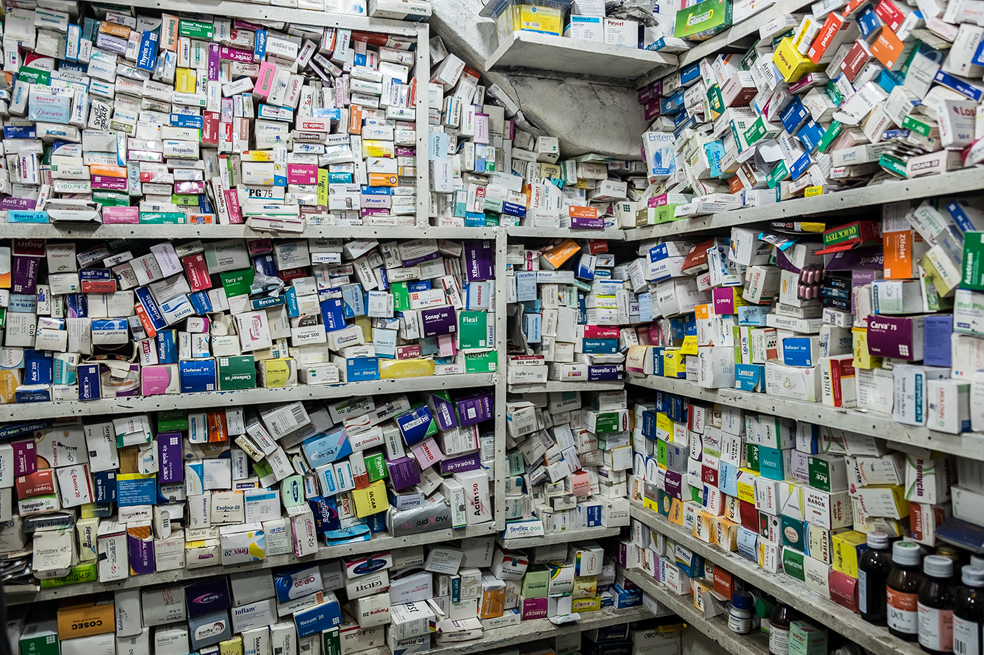 Просто аптека в Бангладеш