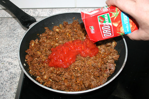 27 - Mit Tomaten ablöschen / Deglaze with tomatoes