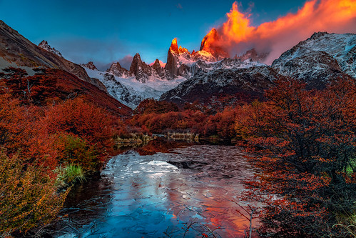 sunrise elchaltén montefitzroy fitz roy lake redsky america sunset red blue nature santacruzprovince argentina trekking