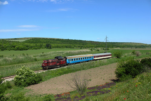 bdz train diesel locomotive faur 55196 oresh bulgaria railway transport danubianplain бдж влак локомотив дизел ореш българия