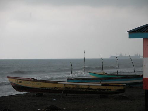 ocean storm contrast landscape waves overcast bauxite jamaica caribbean hazy fishingboats bulkcargoship littleoche